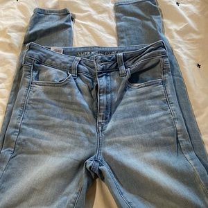 Light blue American eagle jeans, size 6 in excellent condition, skinny jeans